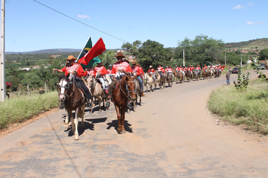 Romaria Coração de Jesus percorre Brumado rumo à Gruta da Mangabeira