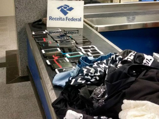 Celulares e roupas de marca são apreendidos com universitária no Aeroporto de Salvador