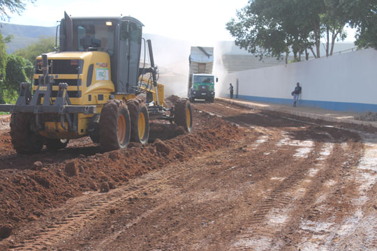 Brumado: Rua está sendo pavimentada para inauguração do Estádio Gilberto Cardoso