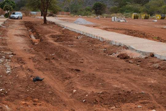 Moradores reclamam de obras paradas no Bairro Santa Tereza em Brumado