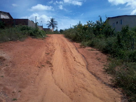 Maetinga: Moradora da Caixa D'água cobra pavimentação e saneamento