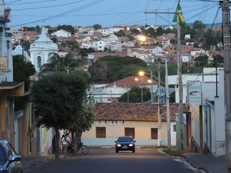 Brumado: Com faca de cozinha, bandido rouba celular de assessora parlamentar 