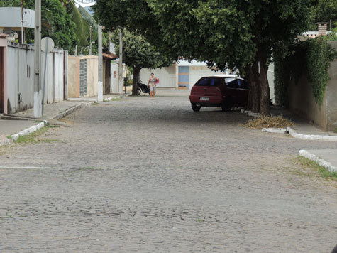 Brumado: Bandidos espancam jovem para roubar celular e são detidos pela polícia