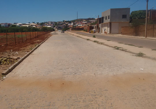 Pavimentação é concluída na Israel Dias Oliveira em Brumado