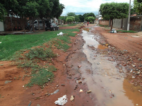 Brumado: Moradores da Rua Padre Cícero reivindicam pavimentação do local