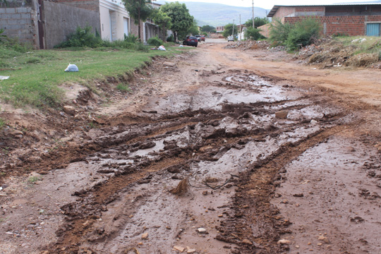 Brumado: Dívida com fornecedores de material impede prefeitura de concluir pavimentação em várias ruas