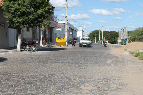 Criança fica na mira de pistola durante assalto a mercadinho em Brumado