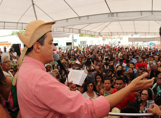 Governador Rui Costa é homenageado por repentistas em Boa Vista do Tupim