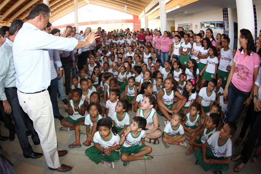 Governador Rui Costa entrega SAC, creches e tratores em Guanambi