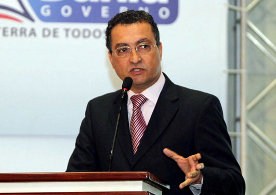 Governador antecipa ICMS e quita dívidas com 417 municípios baianos