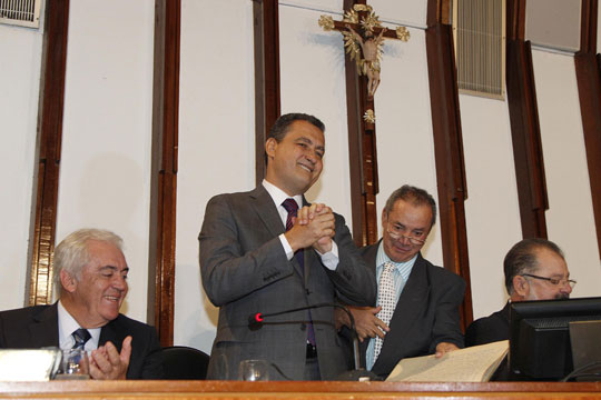 Governador Rui Costa é empossado na Assembleia Legislativa