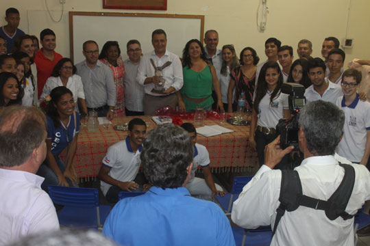 Brumado: Alunos do Colégio Getúlio Vargas sabatinam governador e cobram melhorias para unidade