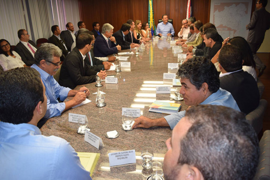 Rui Costa recebe Eduardo Vasconcelos e prefeitos eleitos do PSB