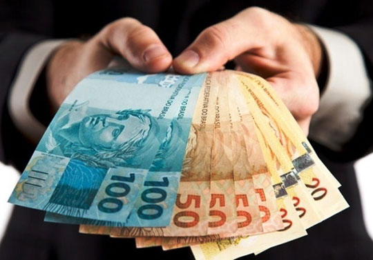 Governo propõe salário mínimo de R$ 854 em 2016