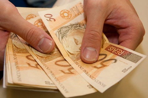 Governo prevê aumento do salário mínimo para R$ 779,79