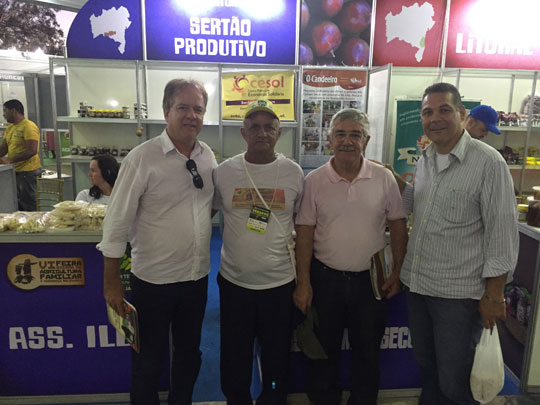 Brumado: Usina de Beneficiamento de Frutas de Campo Seco participa da Fenagro 2015