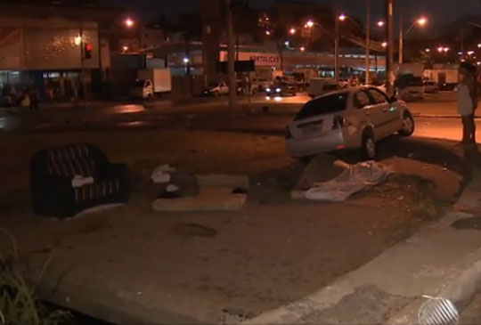 Motorista é apedrejado até a morte após atropelar dois moradores de rua em Salvador