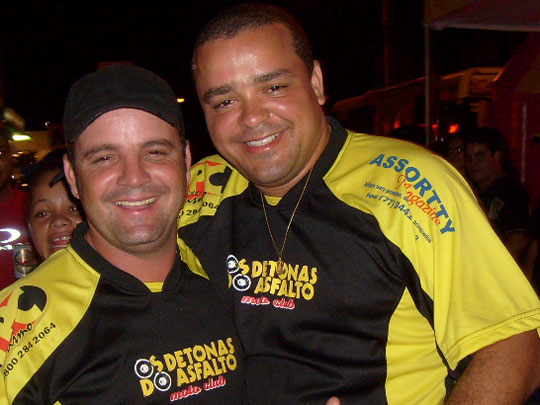 Brumado: Familiares e amigos prestam últimas homenagens a Charlinho e Sapinho