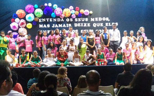 Brumado: Escola Idalina Azevedo realiza VII Sarau de Poesia com o tema 'Olhares Poéticos'