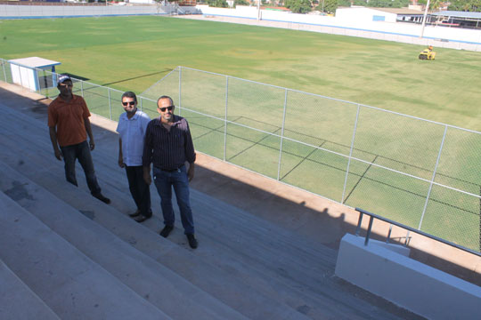 Brumado: Começa a compactação do gramado do Estádio dos Prazeres