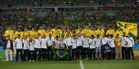 Ouro dará R$ 500 mil a cada um dos 18 jogadores de futebol