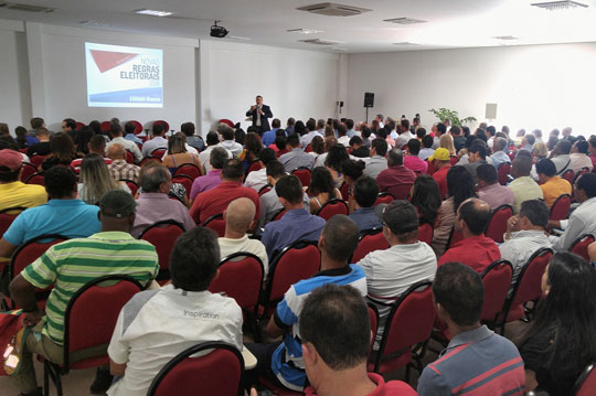 Caculé: Luciano Ribeiro realiza seminário sobre as novas regras eleitorais