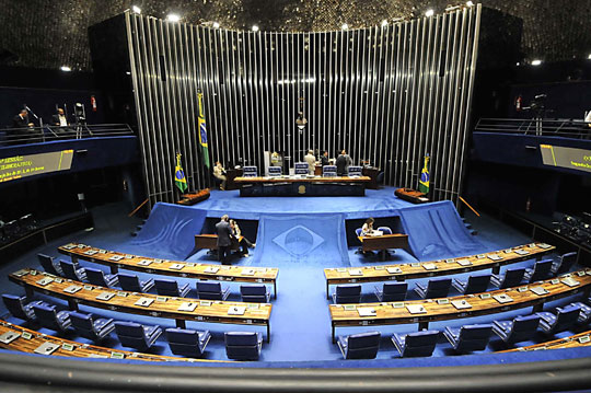 Senado prepara projeto de direitos de Dilma em caso de afastamento
