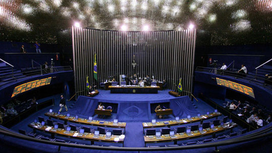 Grupo de senadores propõe eleição presidencial antecipada em outubro