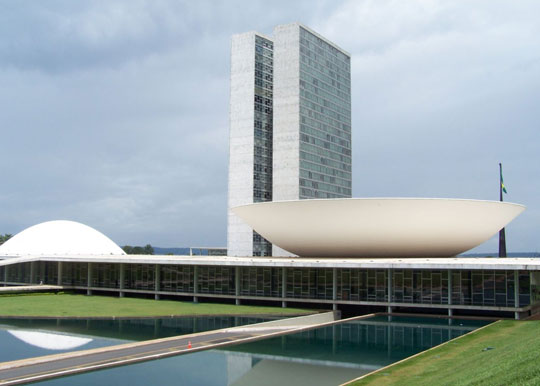 Senado aprova PEC 40 e fim de coligações em eleições para deputados e vereadores