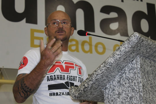 Brumado: Professor de MMA usa tribuna da Câmara para agradecer apoio
