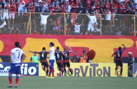 Série B: Vitória goleia e tira Bahia do G-4