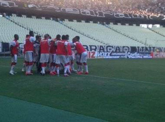 Vitória bate Ceará e assume liderança da Série B