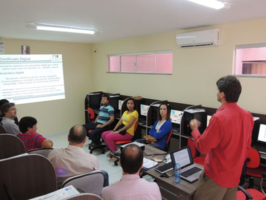 TRT ministra curso para servidores da Vara do Trabalho de Brumado