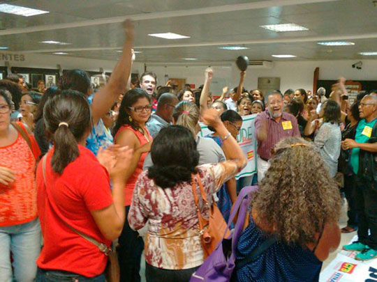 Governo da Bahia quer economizar R$ 200 milhões com servidores públicos