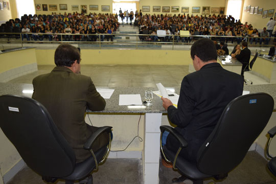 Brumado: Câmara obstrui sessão após prefeito prometer novo plano de carreira dos professores