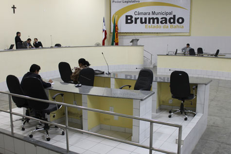 Brumado: Vereadores trocam sessão por reunião de campanha eleitoral