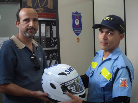 SMTT adquire novos capacetes para instrumentação dos agentes em Brumado