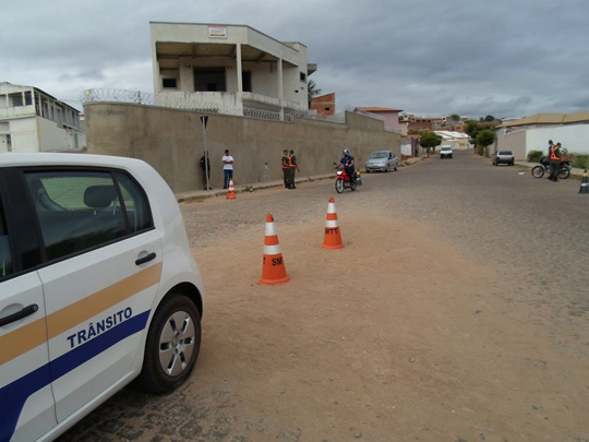 SMTT e Tiro de Guerra realizam blitz educativa nas ruas de Brumado