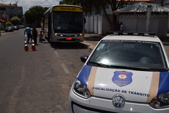 SMTT notifica irregularidades durante vistoria no transporte escolar em Brumado