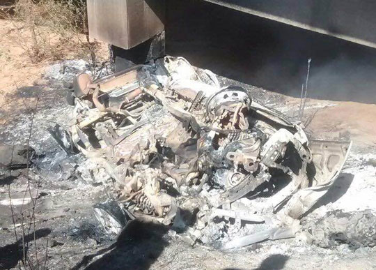 Tanhaçu: Motorista cai de ponte e carro pega fogo na BA-142