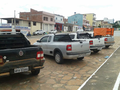 Tanhaçu: Homem é preso com revólver calibre 38 e quatro carros clonados apreendidos