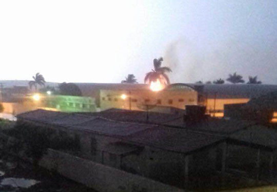 Raio provoca incêndio no Centro Educacional de Tanhaçu