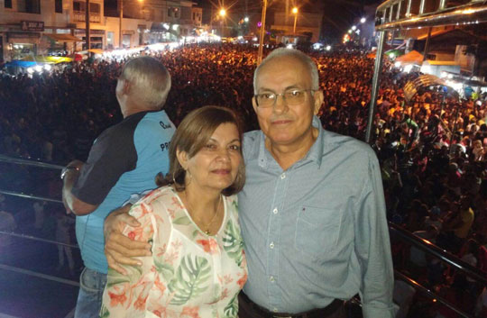 Réveillon em Tanhaçu reúne mais de 10 mil pessoas na Praça da Matriz