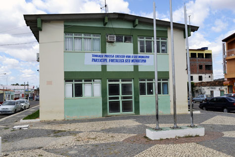 Tanhaçu adere ao S.O.S Municípios e prefeitura fechou as portas