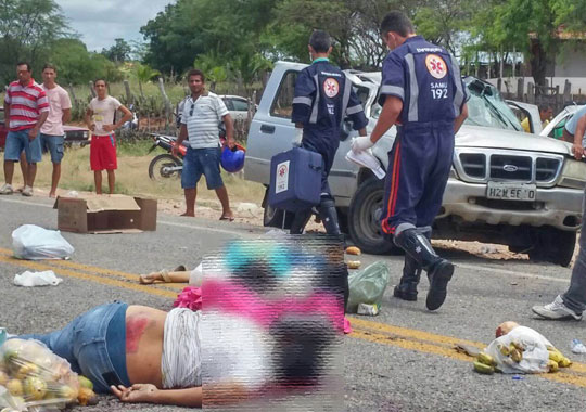 Tanhaçu: Três pessoas morrem e várias ficam feridas após caminhonete estourar pneu na BA-142