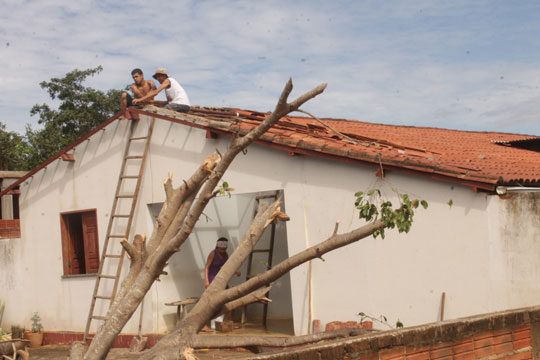 Tempestade de granizo causa estragos na região dos Pebas em Brumado