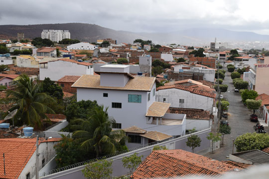 Raio causa queda de energia e afeta sinais de trânsito e comunicação em Brumado