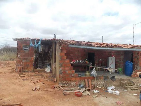 Aracatu: Temporal com granizo provoca estragos na sede e em comunidades rurais