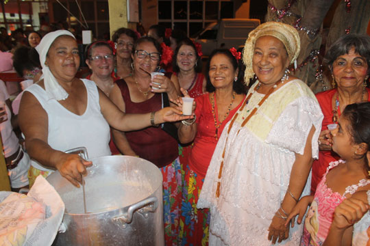 Acarajé e canjica dão sabor ao início da temporada do Terno de Reis em Brumado