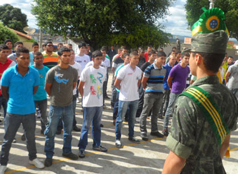 Tiro de Guerra entrega Certificado de Dispensa de Incorporação em Brumado